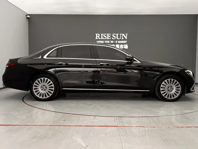 Mercedes-Benz E-Class — Фото автомобиля 3