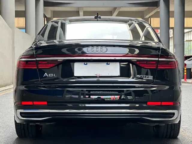 Audi A8 — Фото автомобиля 4