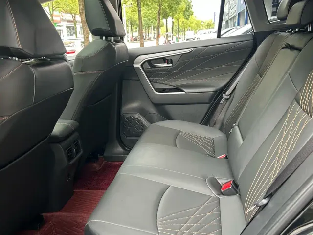 Toyota RAV4 — Фото автомобиля 6