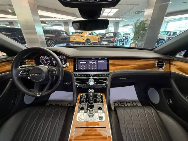 Bentley Flying Spur — Фото автомобиля 11