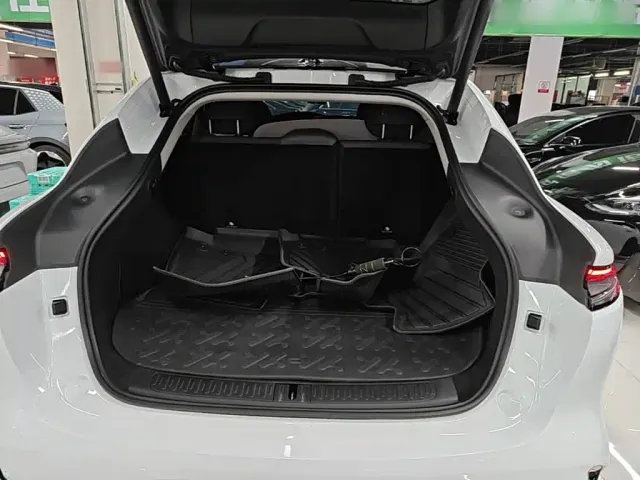 IM Motors LS6 — Фото автомобиля 18