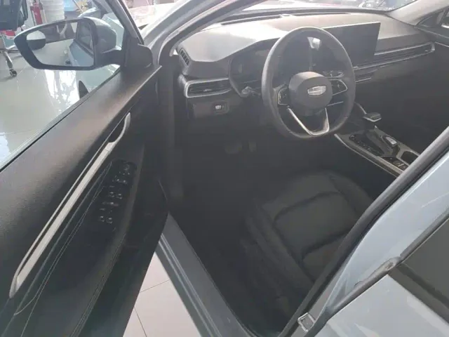 Geely Emgrand — Фото автомобиля 15