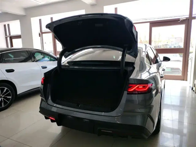 BYD Qin L — Фото автомобиля 18