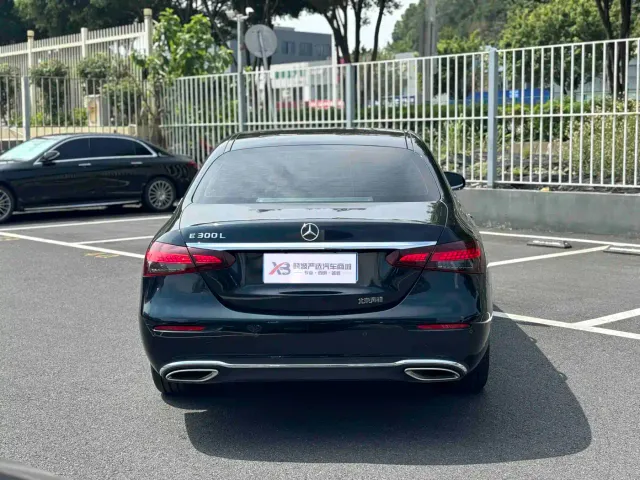 Mercedes-Benz E-Class — Фото автомобиля 5