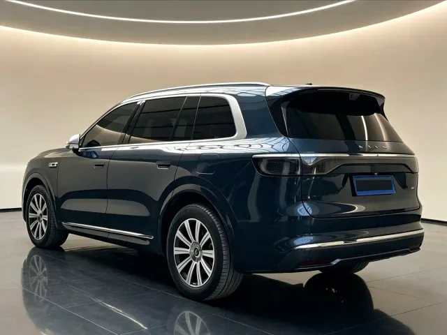 Aito M8 — Фото автомобиля 3