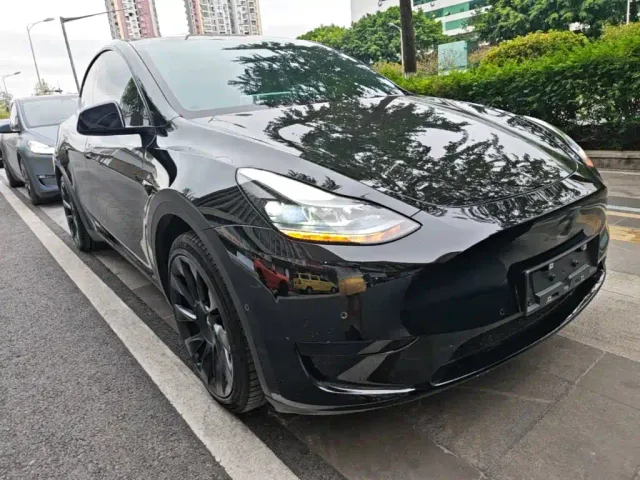 Tesla Model Y — Фото автомобиля 3