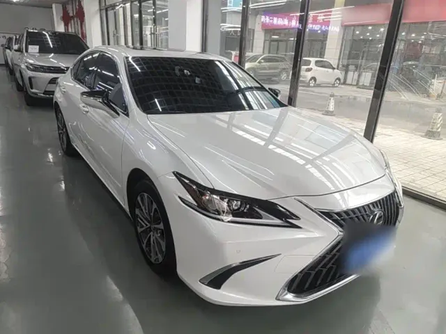 Lexus ES — Фото автомобиля 3