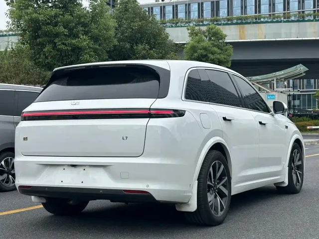 Li Auto L7 — Фото автомобиля 6