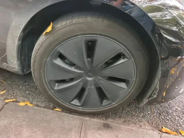 Tesla Model 3 — Фото автомобиля 6