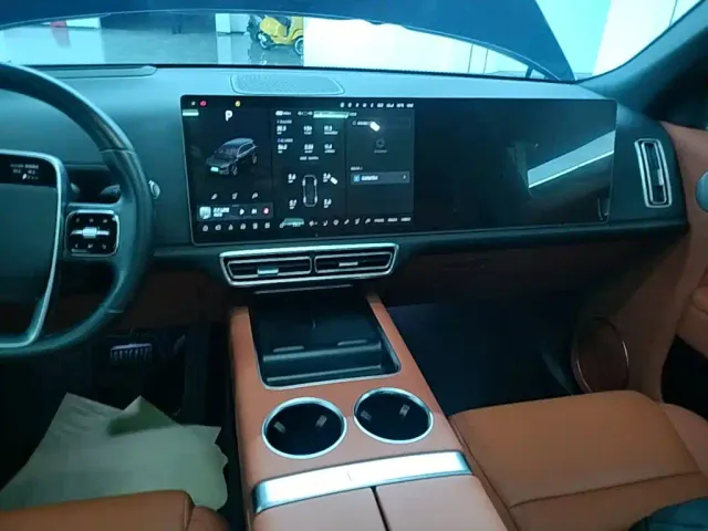 Li Auto L9 — Фото автомобиля 12