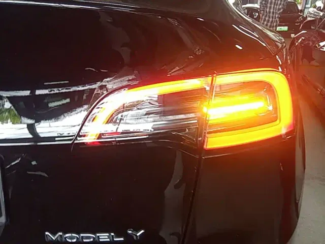 Tesla Model Y — Фото автомобиля 7