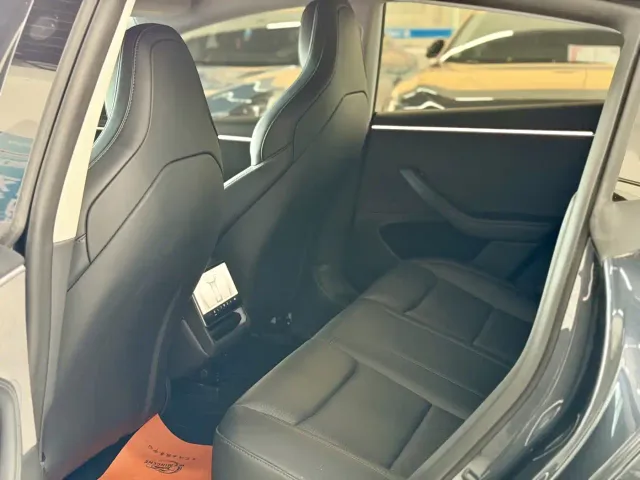 Tesla Model 3 — Фото автомобиля 10