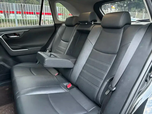Toyota RAV4 — Фото автомобиля 19