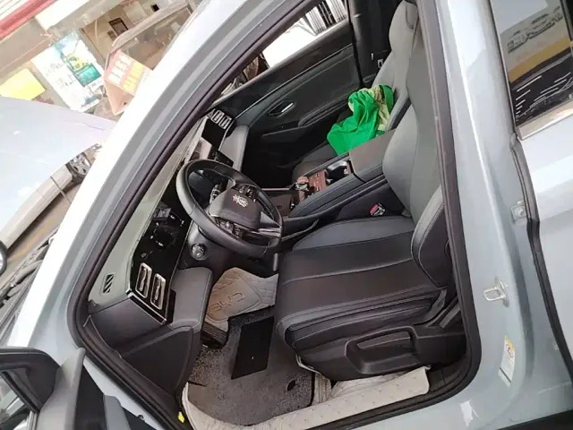 BYD Qin L — Фото автомобиля 15