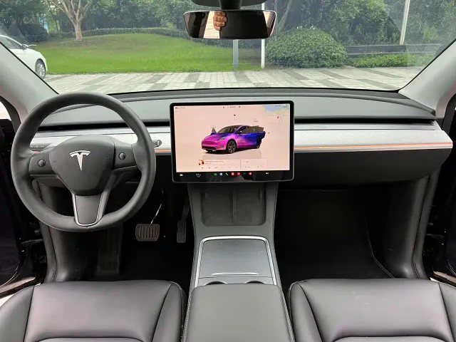 Tesla Model Y — Фото автомобиля 12