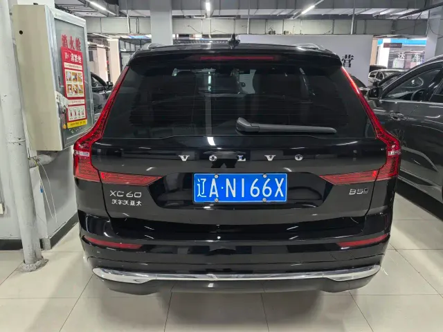 Volvo XC60 — Фото автомобиля 4