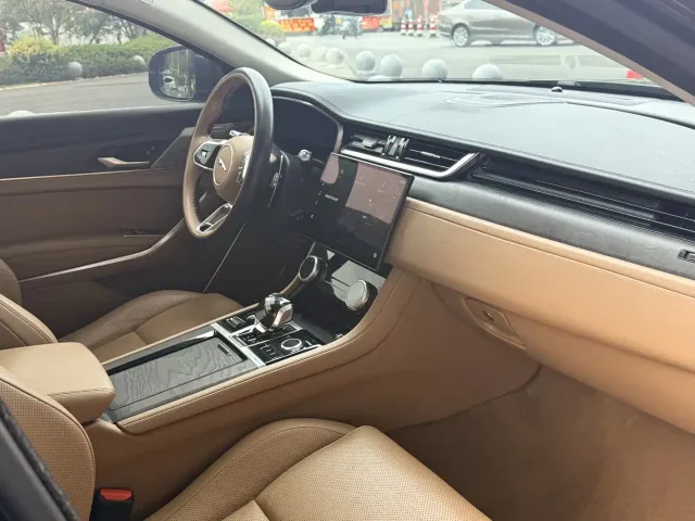 Jaguar XFL — Фото автомобиля 11