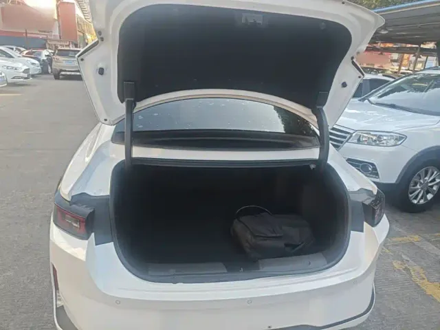 Changan Qiyuan A05 — Фото автомобиля 18