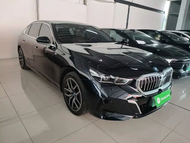 BMW i5 — Фото автомобиля 3