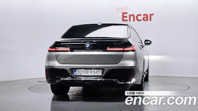 BMW 7-Series 7 серия (G70) 740i xDrive M Sport — Фото автомобиля 4