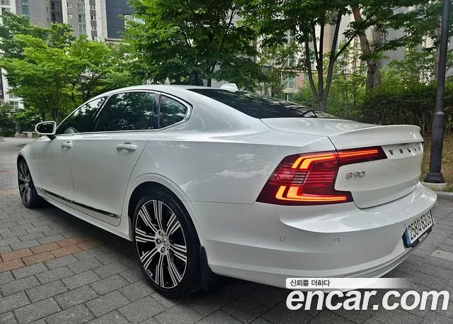 Volvo S90 — Фото автомобиля 4
