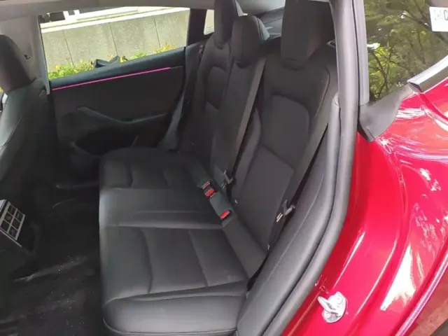 Tesla Model 3 — Фото автомобиля 16
