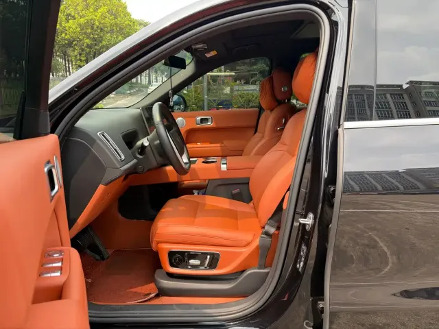 Li Auto L8 — Фото автомобиля 9