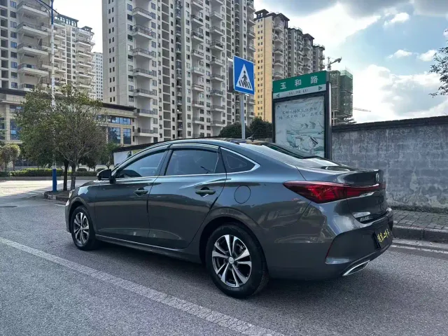 Changan Eado — Фото автомобиля 7