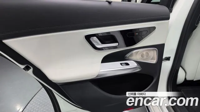 Mercedes-Benz E-Class — Фото автомобиля 20