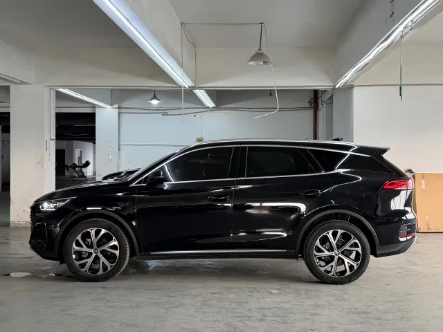 BYD Tang — Фото автомобиля 4