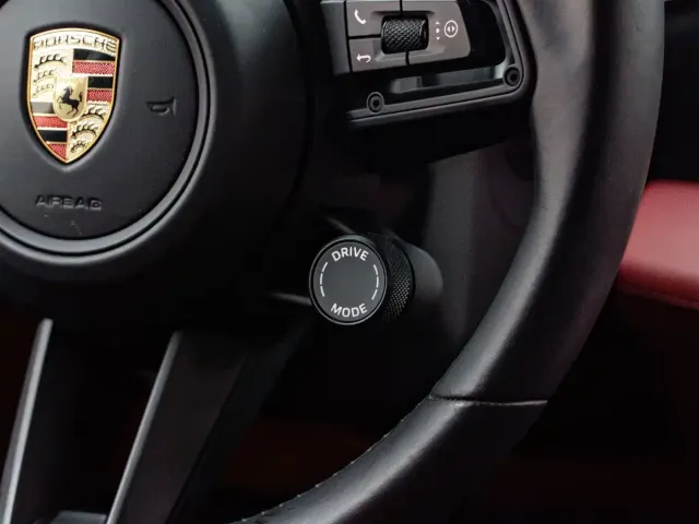 Porsche Taycan — Фото автомобиля 19