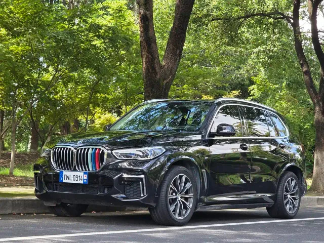 Фотография автомобиля — BMW X5