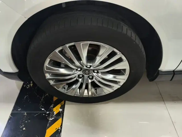 Toyota Harrier — Фото автомобиля 24