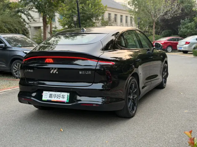 IM Motors LS6 — Фото автомобиля 12