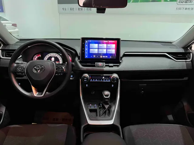 Toyota RAV4 — Фото автомобиля 9