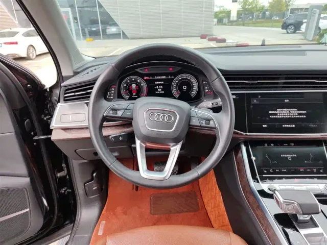 Audi Q7 — Фото автомобиля 6