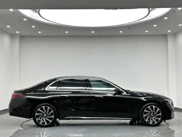Mercedes-Benz E-Class — Фото автомобиля 4