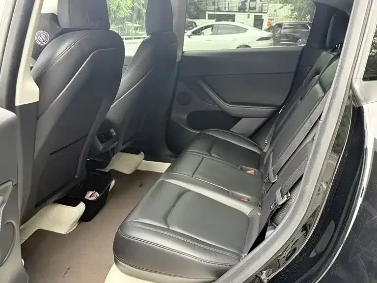 Tesla Model Y 2021 Standard Range Rear-Wheel Drive — Фото автомобиля 16