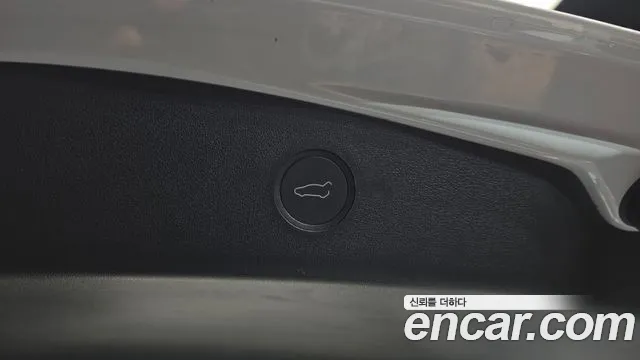 Tesla Model 3 — Фото автомобиля 20