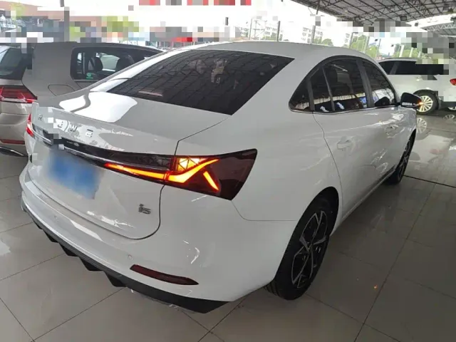 Roewe i5 — Фото автомобиля 6