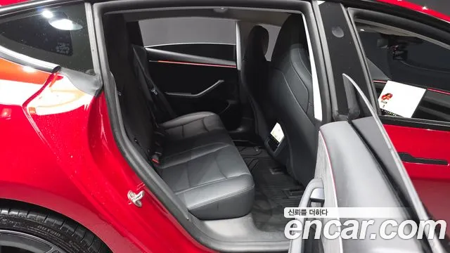 Tesla Model 3 — Фото автомобиля 12
