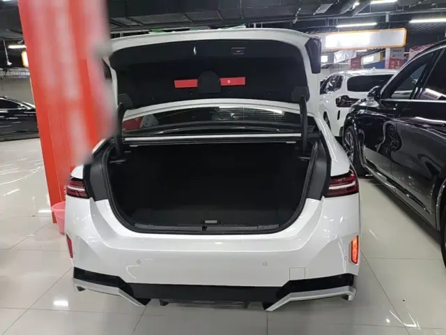 BMW i5 — Фото автомобиля 18