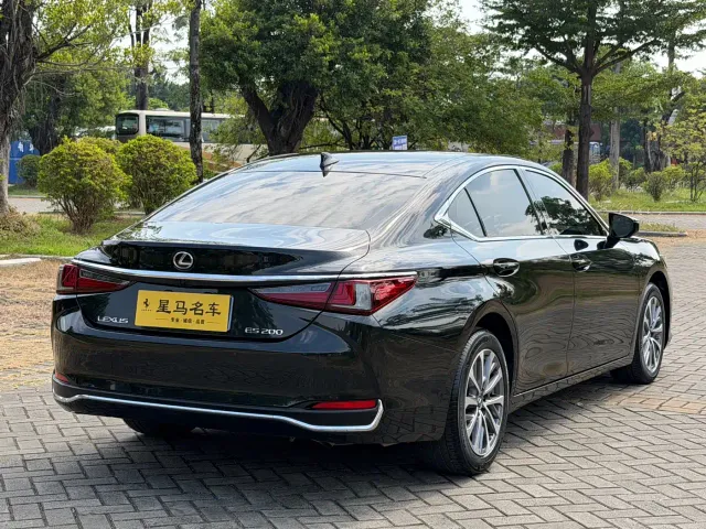 Lexus ES — Фото автомобиля 16