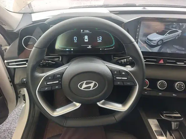 Hyundai Elantra — Фото автомобиля 10