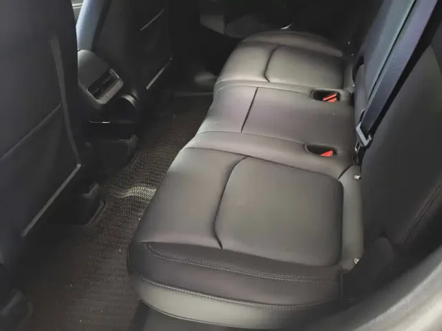 Tesla Model Y — Фото автомобиля 13