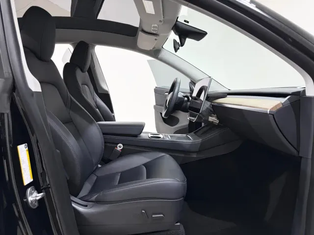 Tesla Model Y — Фото автомобиля 9