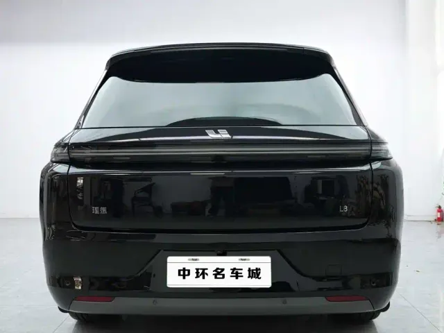 Li Auto L8 — Фото автомобиля 17