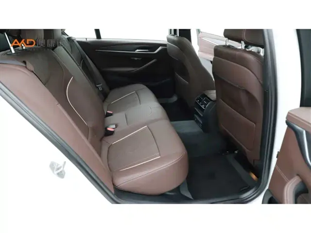 BMW 5 Series — Фото автомобиля 8