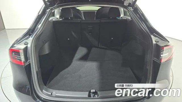 Tesla Model Y — Фото автомобиля 30