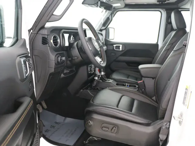 Jeep Wrangler — Фото автомобиля 4